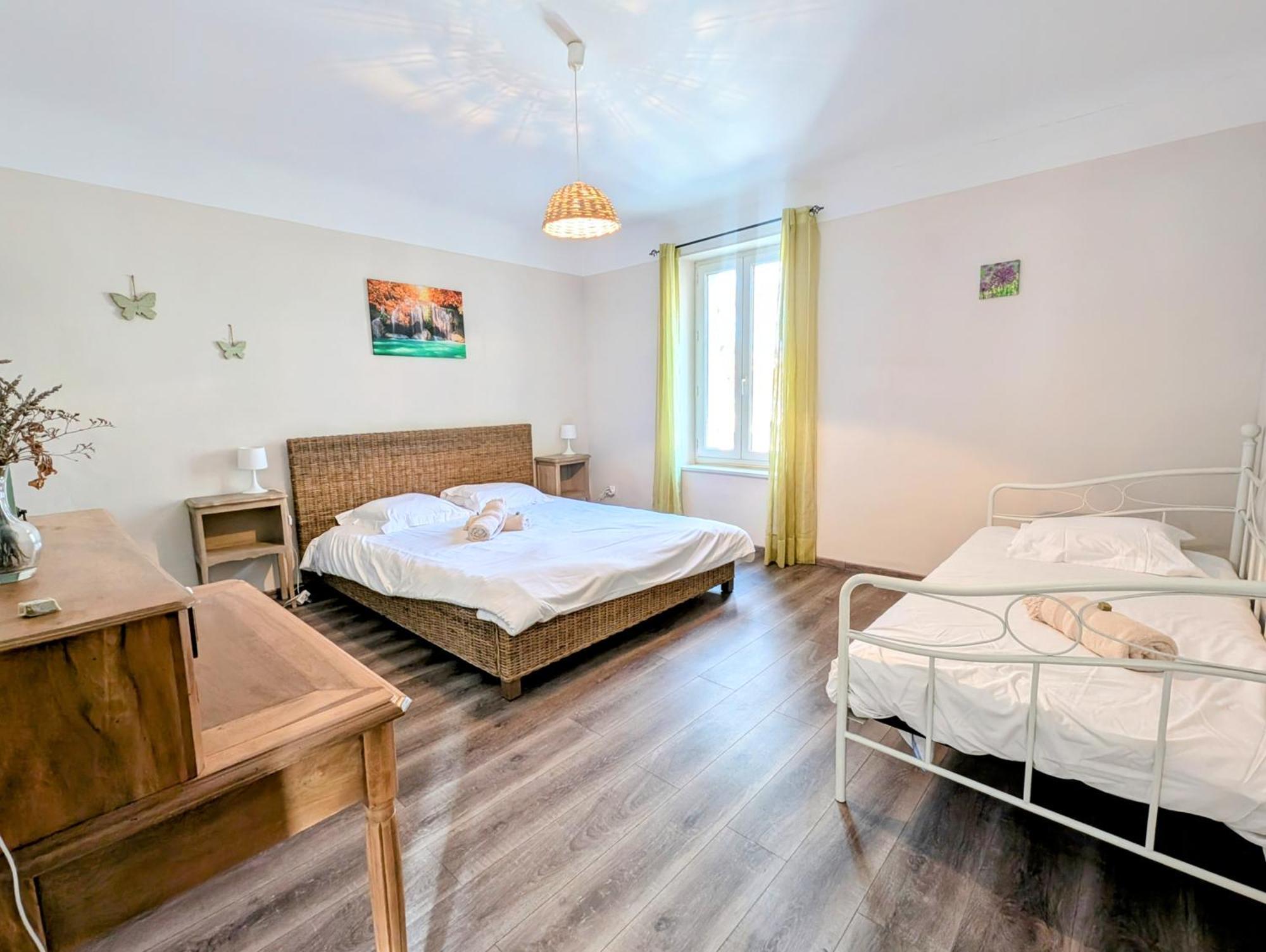 Felibrige - Clim - Cour Villa Arles Dış mekan fotoğraf